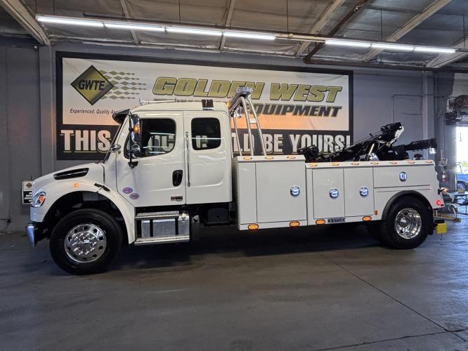 FREIGHTLINER BUSINESS CLASS M2 106 PLUS