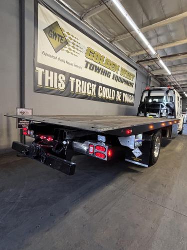 FREIGHTLINER BUSINESS CLASS M2 106