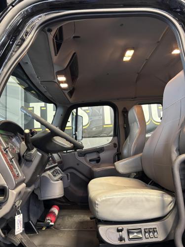 FREIGHTLINER BUSINESS CLASS M2 106