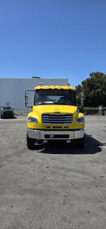 FREIGHTLINER BUSINESS CLASS M2 106 PLUS