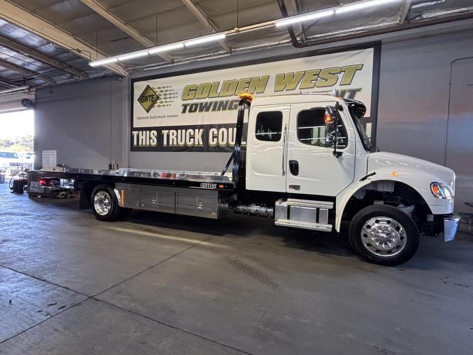 FREIGHTLINER BUSINESS CLASS M2 106 PLUS