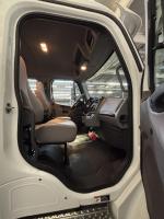 FREIGHTLINER BUSINESS CLASS M2 106