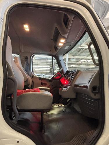 FREIGHTLINER BUSINESS CLASS M2 106