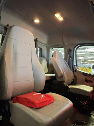FREIGHTLINER BUSINESS CLASS M2 106