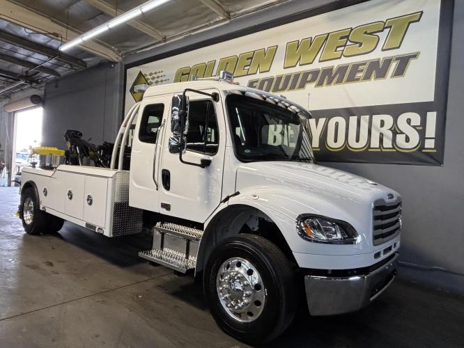 FREIGHTLINER BUSINESS CLASS M2 106 PLUS