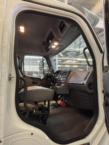 FREIGHTLINER BUSINESS CLASS M2 106