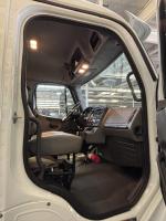 FREIGHTLINER BUSINESS CLASS M2 106