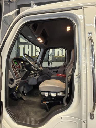FREIGHTLINER BUSINESS CLASS M2 106
