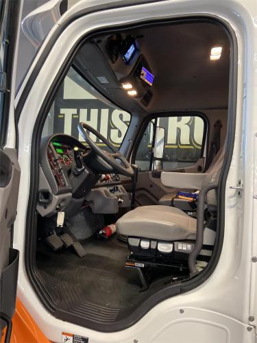 FREIGHTLINER BUSINESS CLASS M2 106
