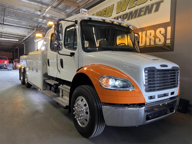 FREIGHTLINER BUSINESS CLASS M2 106