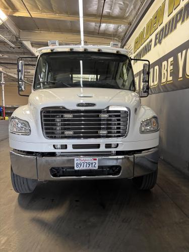 FREIGHTLINER BUSINESS CLASS M2 106