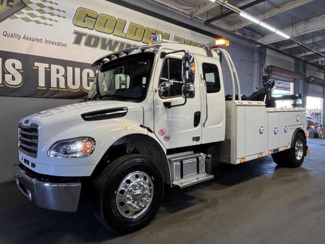 FREIGHTLINER BUSINESS CLASS M2 106 PLUS