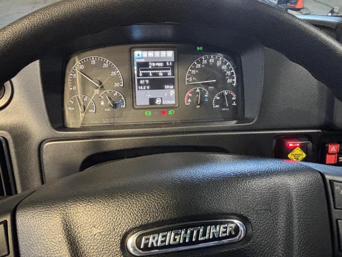 FREIGHTLINER BUSINESS CLASS M2 106 PLUS
