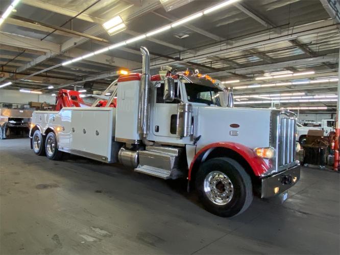 PETERBILT 389