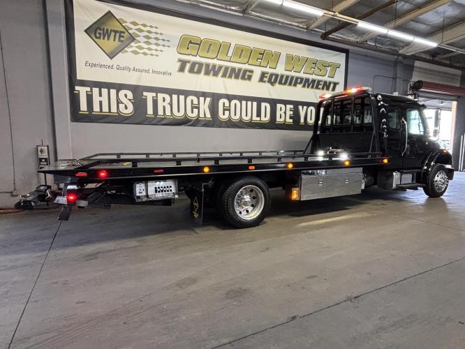 FREIGHTLINER BUSINESS CLASS M2 106