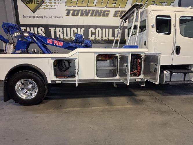 FREIGHTLINER BUSINESS CLASS M2 106