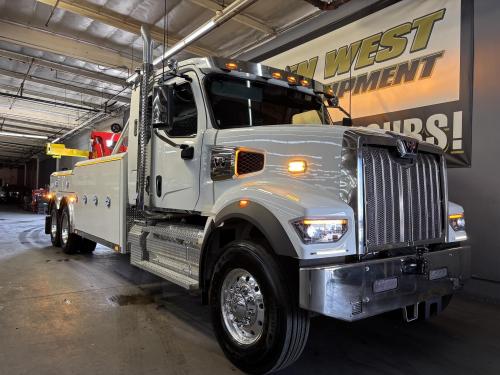 2025 WESTERN STAR 49X