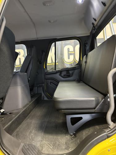 FREIGHTLINER BUSINESS CLASS M2 106 PLUS