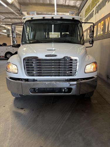 FREIGHTLINER BUSINESS CLASS M2 106