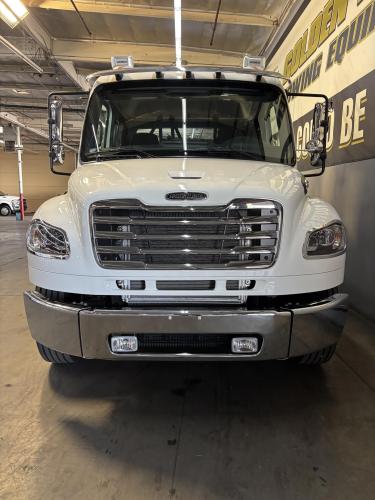 FREIGHTLINER BUSINESS CLASS M2 106 PLUS
