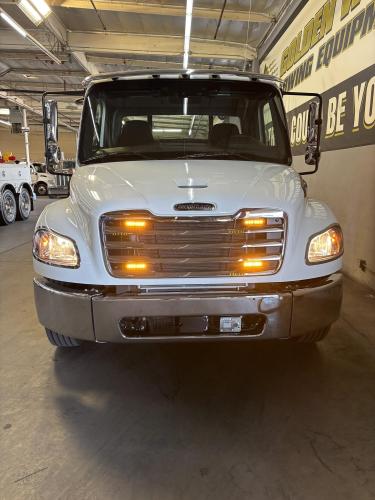 FREIGHTLINER BUSINESS CLASS M2 106
