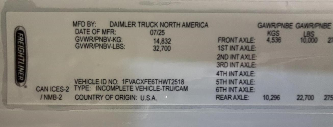 FREIGHTLINER BUSINESS CLASS M2 106 PLUS