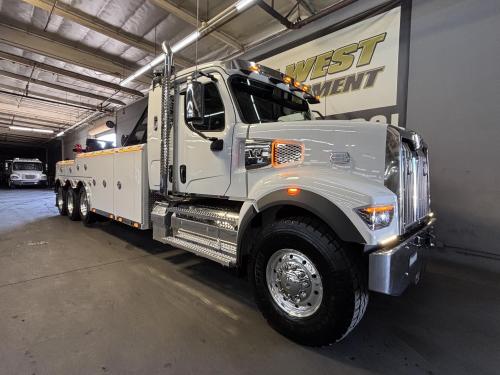 2025 WESTERN STAR 49X