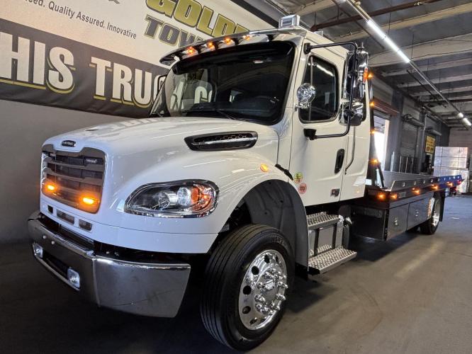 FREIGHTLINER BUSINESS CLASS M2 106 PLUS