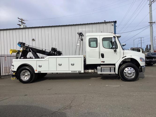 FREIGHTLINER BUSINESS CLASS M2 106 PLUS