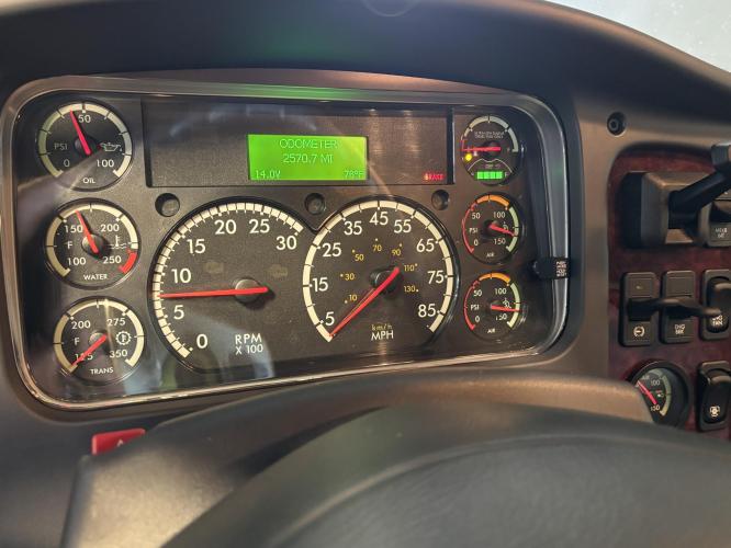 FREIGHTLINER BUSINESS CLASS M2 106