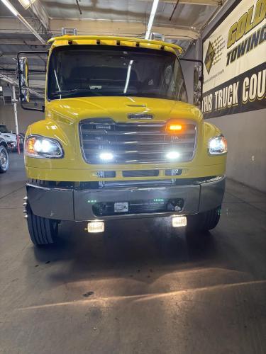 FREIGHTLINER BUSINESS CLASS M2 106 PLUS
