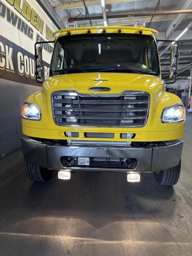 FREIGHTLINER BUSINESS CLASS M2 106 PLUS