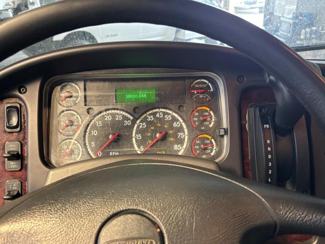 FREIGHTLINER BUSINESS CLASS M2 106