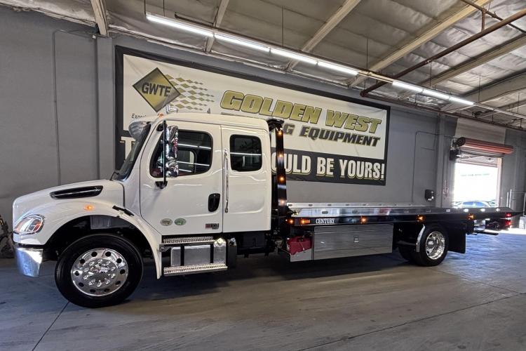 FREIGHTLINER BUSINESS CLASS M2 106 PLUS