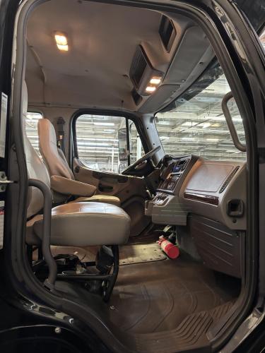 FREIGHTLINER BUSINESS CLASS M2 106