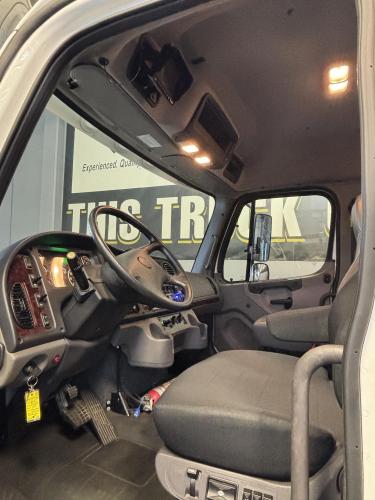 FREIGHTLINER BUSINESS CLASS M2 106