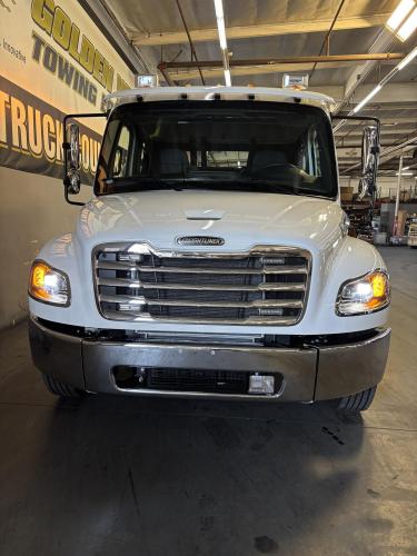 FREIGHTLINER BUSINESS CLASS M2 106 PLUS
