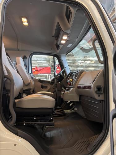 FREIGHTLINER BUSINESS CLASS M2 106