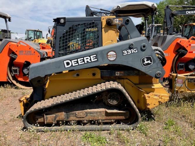 John Deere 331G