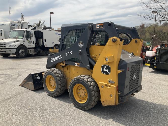 John Deere 318G