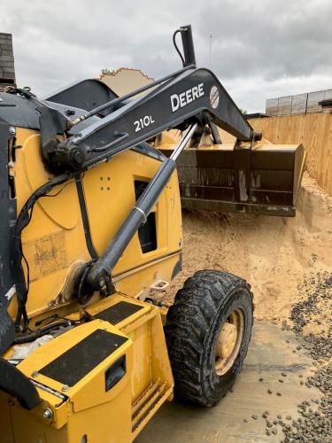 John Deere 210L