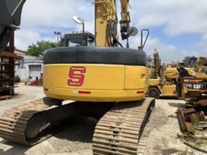 Komatsu PC228USLC-3