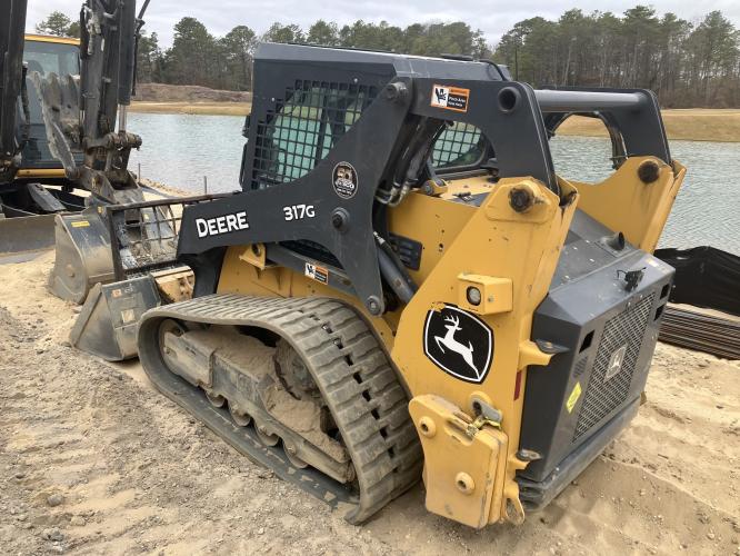 John Deere 317G