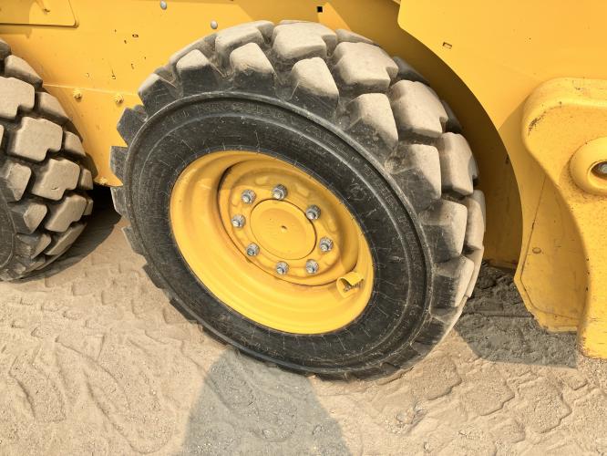 John Deere 318G