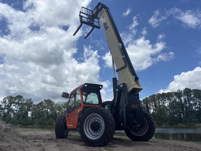 JLG 943