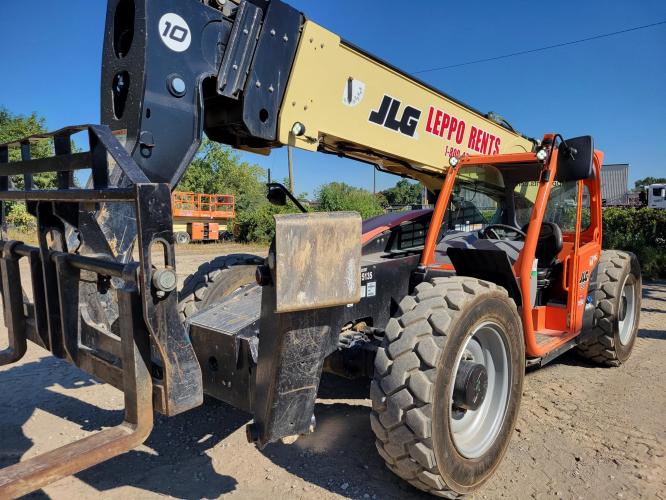 JLG 1055