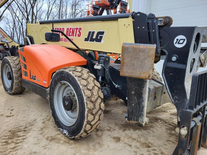 JLG 1055