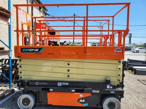 2025 JLG ES4046