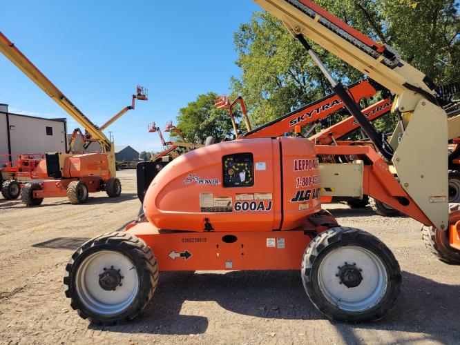 JLG 600AJ