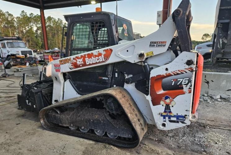 BOBCAT T76